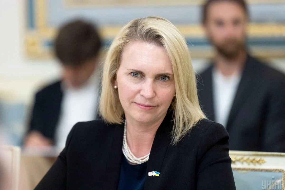 BREAKING NEWS: US Ambassador to Ukraine Suddenly Resigns – CBS News ...